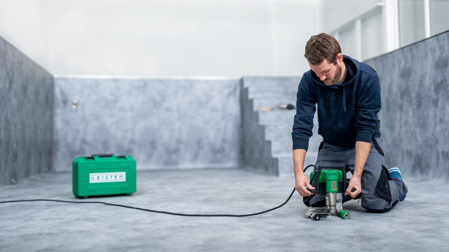 Emendas Invisíveis em Piscinas com Leister UNIDRIVE 505