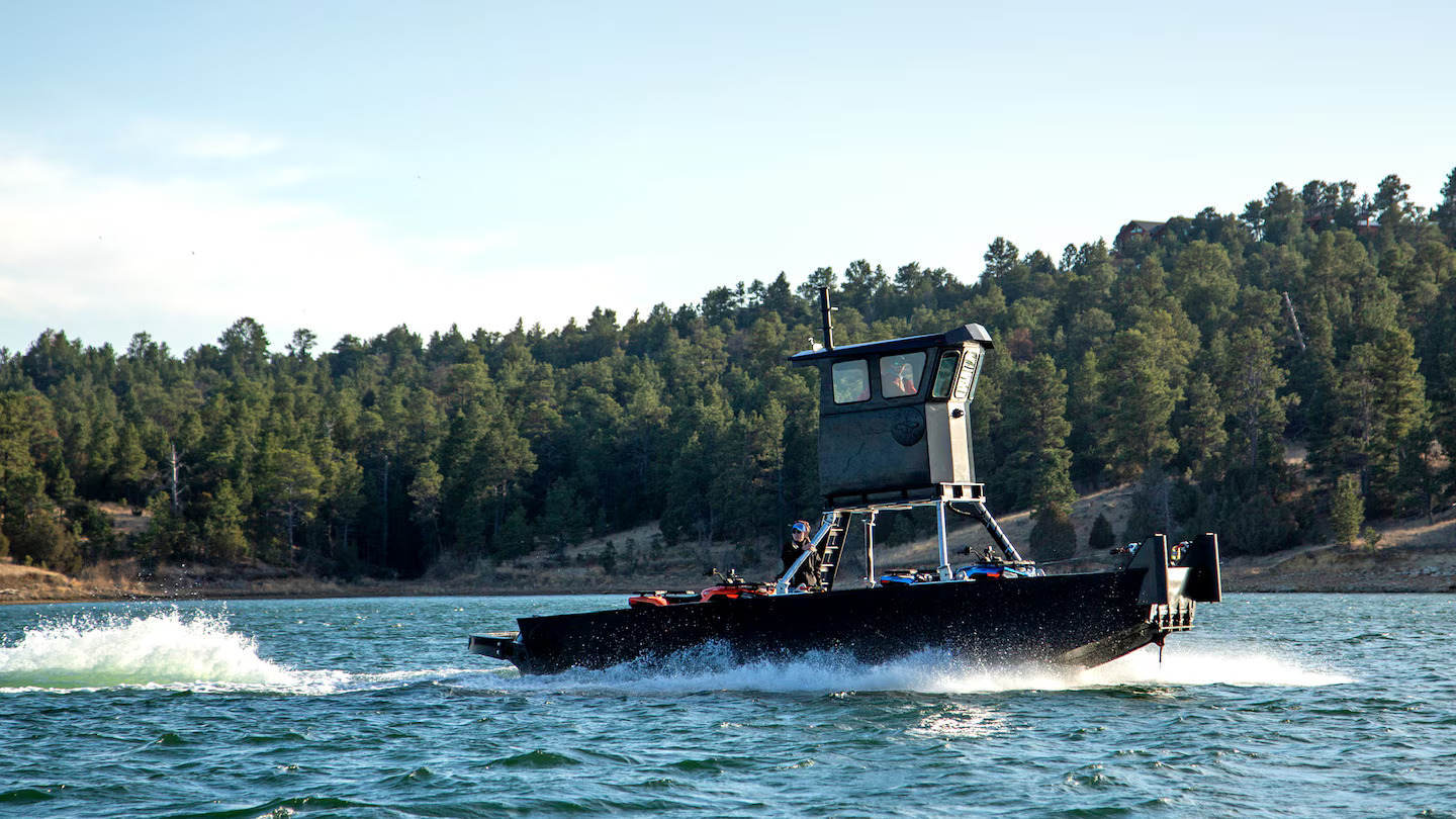 barcos fabricados com PEAD reciclado