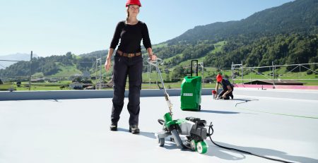 Soldagem de telhado com Leister VARIMAT 700