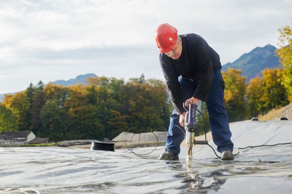 Conserto de geomembrana PEAD com Weldy Booster EX2