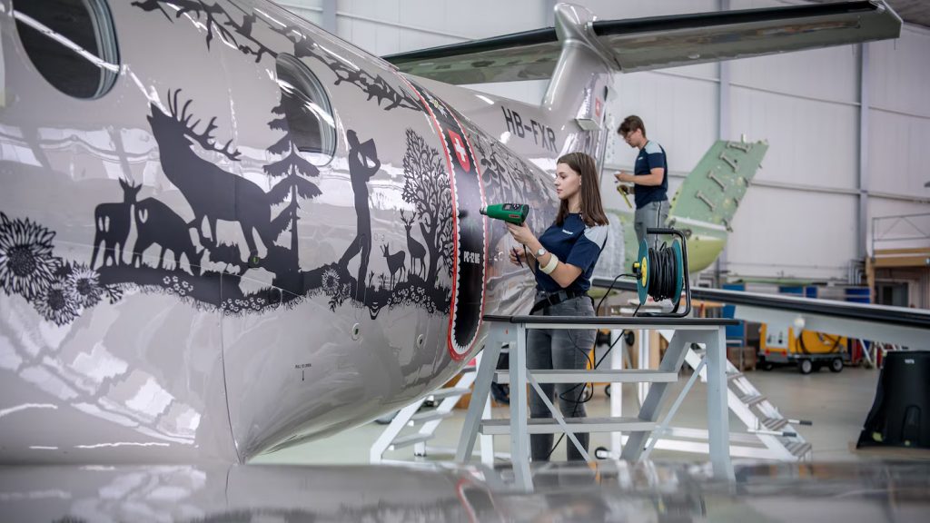 Envelopamento de aeronaves com Leister SOLANO-AT