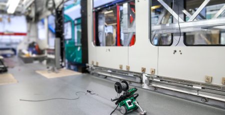 Tecnologia de soldagem Leister para a instalação de revestimentos de piso vinílicos em metrôs e trens